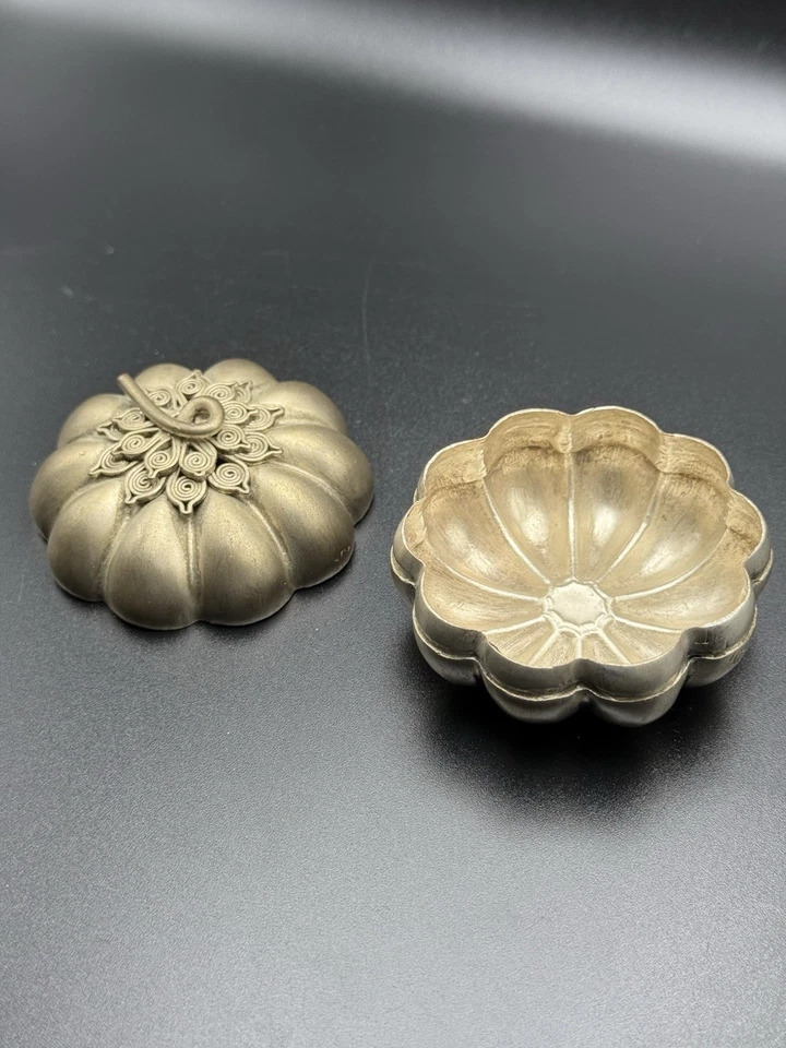 Антикварная камбоджийская серебряная коробка-бетель в форме тыквы - Изображение 2 из 4