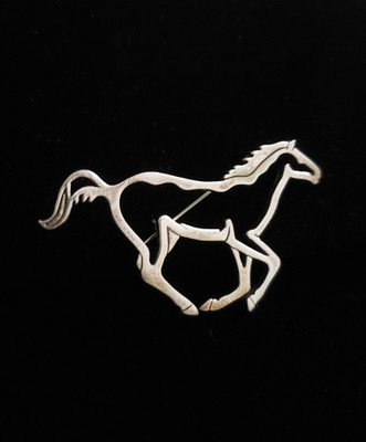 57mm x 35mm Solid Sterling Silver Galloping Horse Brooch Pin. Flawless!