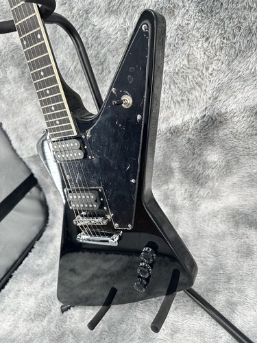 Descuento Guitarra Eléctrica Explorer Negra Diapasón Negro Plata Accesorios - Imagen 5 de 13