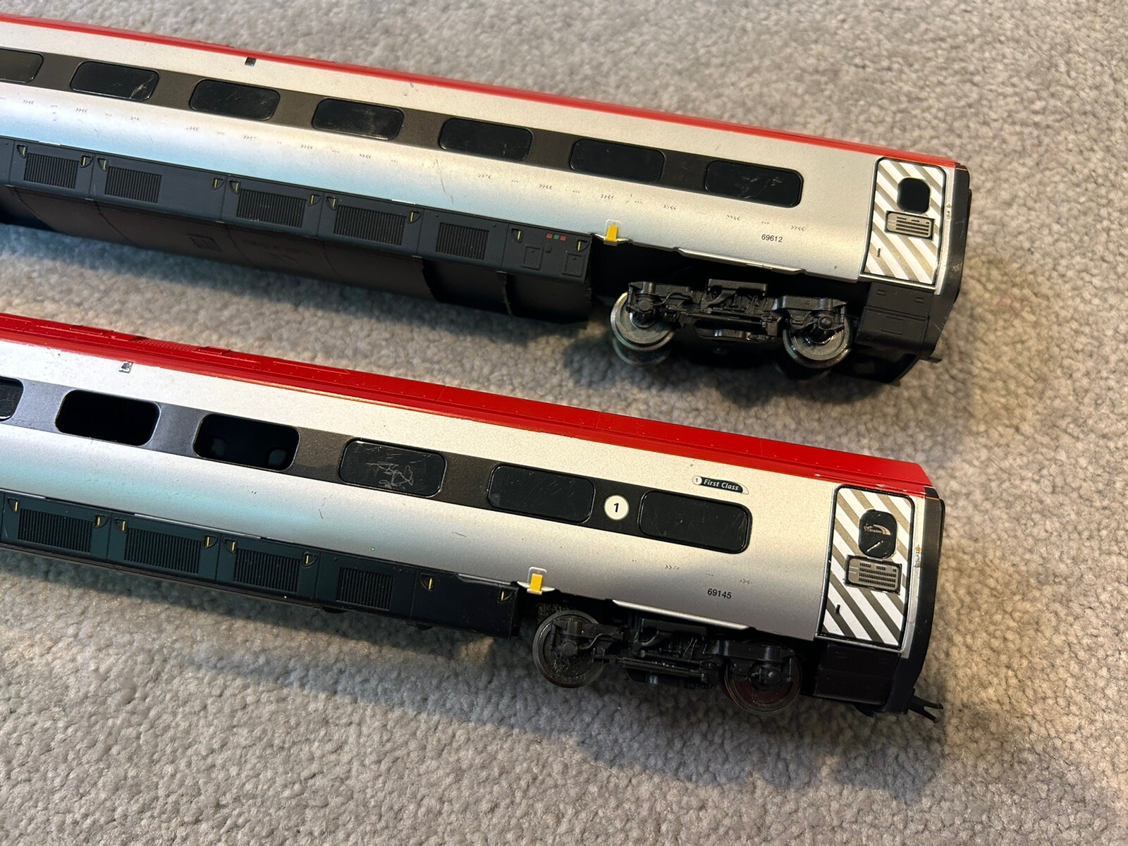 Hornby Virgin Train Set Pendolino 390 012 Engine + Carriage 00 Gauge