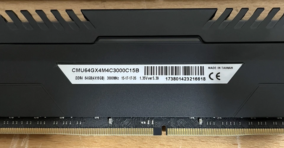 Lot 4 Corsair Vengeance LEO CMU64GX4M4C3000C15B 16GB DDR4 3000MHz 16x4= (64GB) - Image 2 of 4