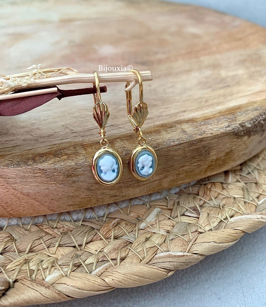 Boucles d'oreilles camée bleu et or 18 carats pour sublimer vos tenues bohèmes chics