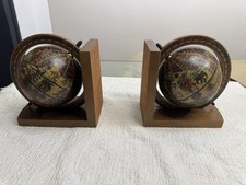 Vintage Globus Buchstützen Paar – Weltkugel Holz – Retro Büro Deko / Regal