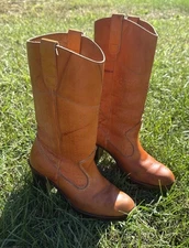VTG DINGO Women’s 7 M Cowboy Boots Distressed Brown Leather WESTERN Made in USA