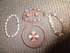 VINTAGE PRETTY BROWN WOOD STAR BROOCH-PIN/SET OF 4 WOOD BRACELET/EARRINGS — photo 2