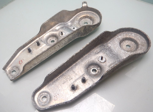 2x BMW 520i 184PS / F10 / SCHUBSTREBE STREBE HINTERACHSE ACHSE / hinten (CM263)