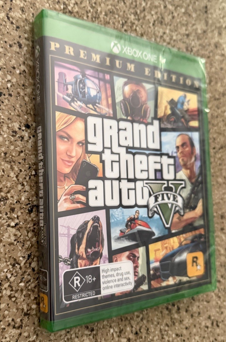 Grand Theft Auto V PREMIUM EDITION NEW & SEALED XBOX ONE