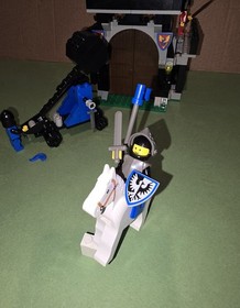 Lego Castle 6059 Knight's Stronghold 100% Complete w/ Instructions