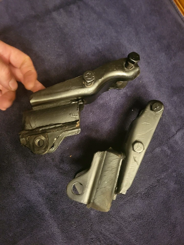 1968 Dodge Charger original Mopar 440 big block Motor mount Brackets 383 - Imagem 3 de 4