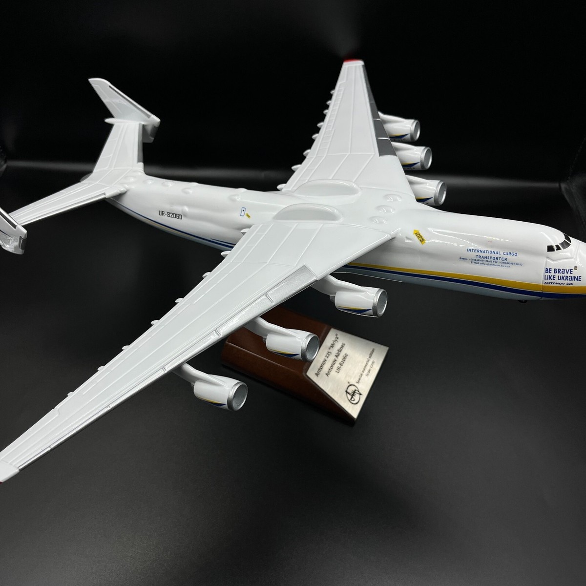 Antonov AN-225 with box signed by D.Antonov scale 1:200 BBU