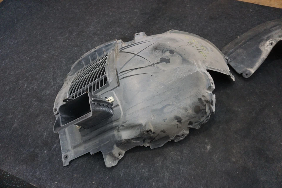 Juego guardabarros interior delantero derecho panel salpicaduras 51717185164 BMW 760i F02 2010-14 Foto 4 de 4