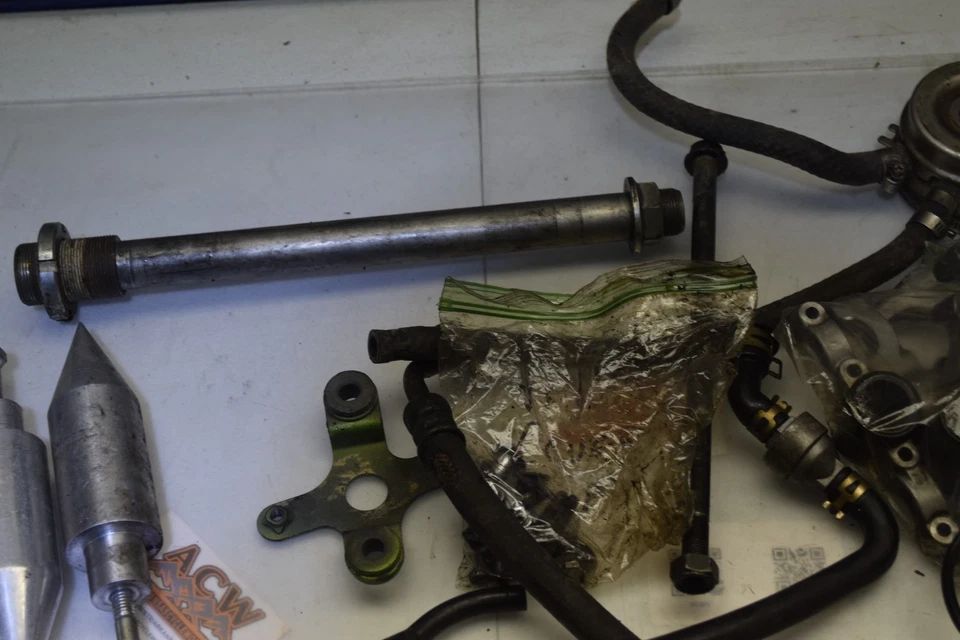 LOTE DE PEÇAS DE MOTOR CD1 PARAFUSOS TAMPA DE MONTAGEM 96 KAWASAKI NINJA ZX9 R ZX ZX9R 900 - Imagem 4 de 4