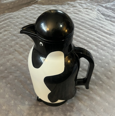 Metrokane Patent Pending Penguin Shaped Plastic Thermos Carafe Pitcher
