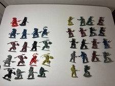 Vintage 18 Piece Plastic Play Set Toy Cowboys and Indians Wild West Pre-Owned