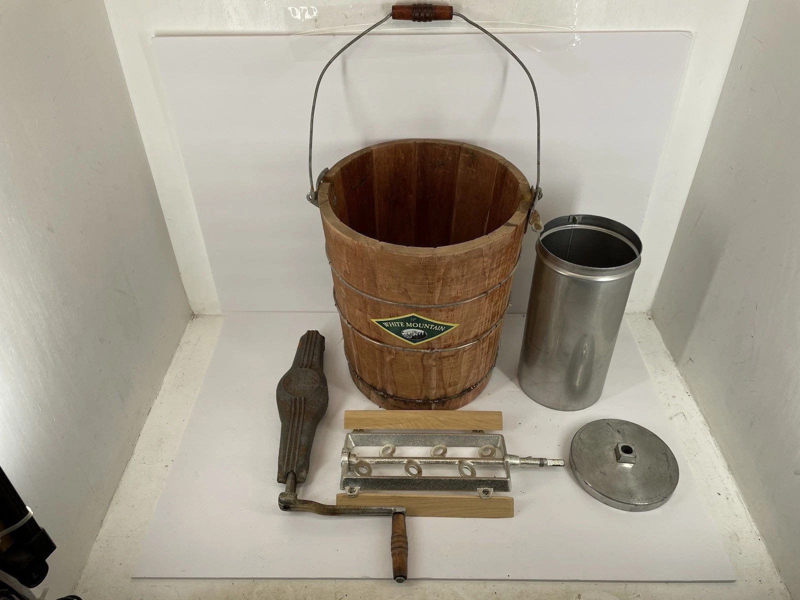 Vintage White Mountain 4 QT Hand Crank Ice Cream Maker Freezer 4 QUART 4qt
