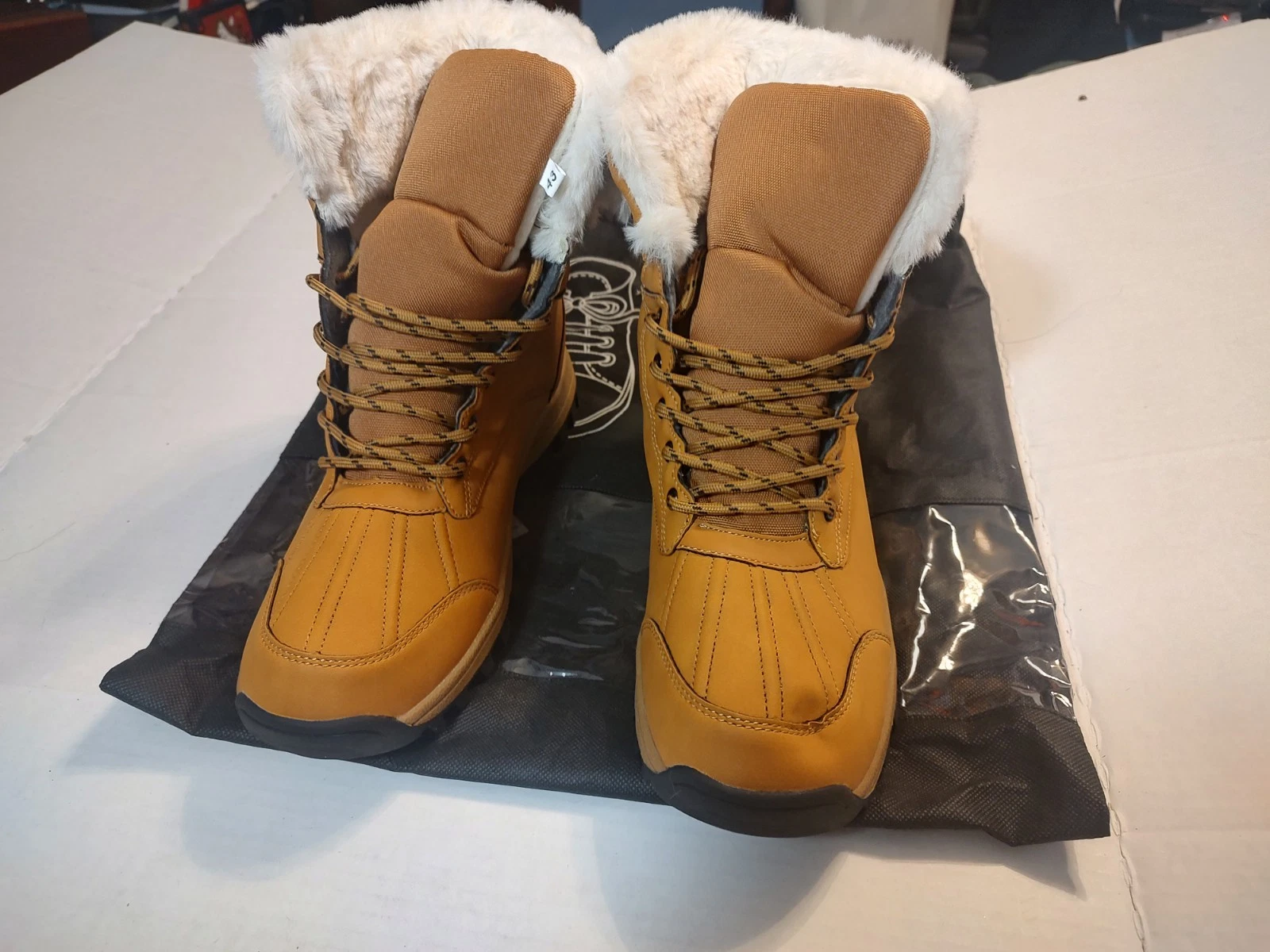 BNQ Fur Lined Hiking Snow Boots Size 9.5 Men's/11 Womens