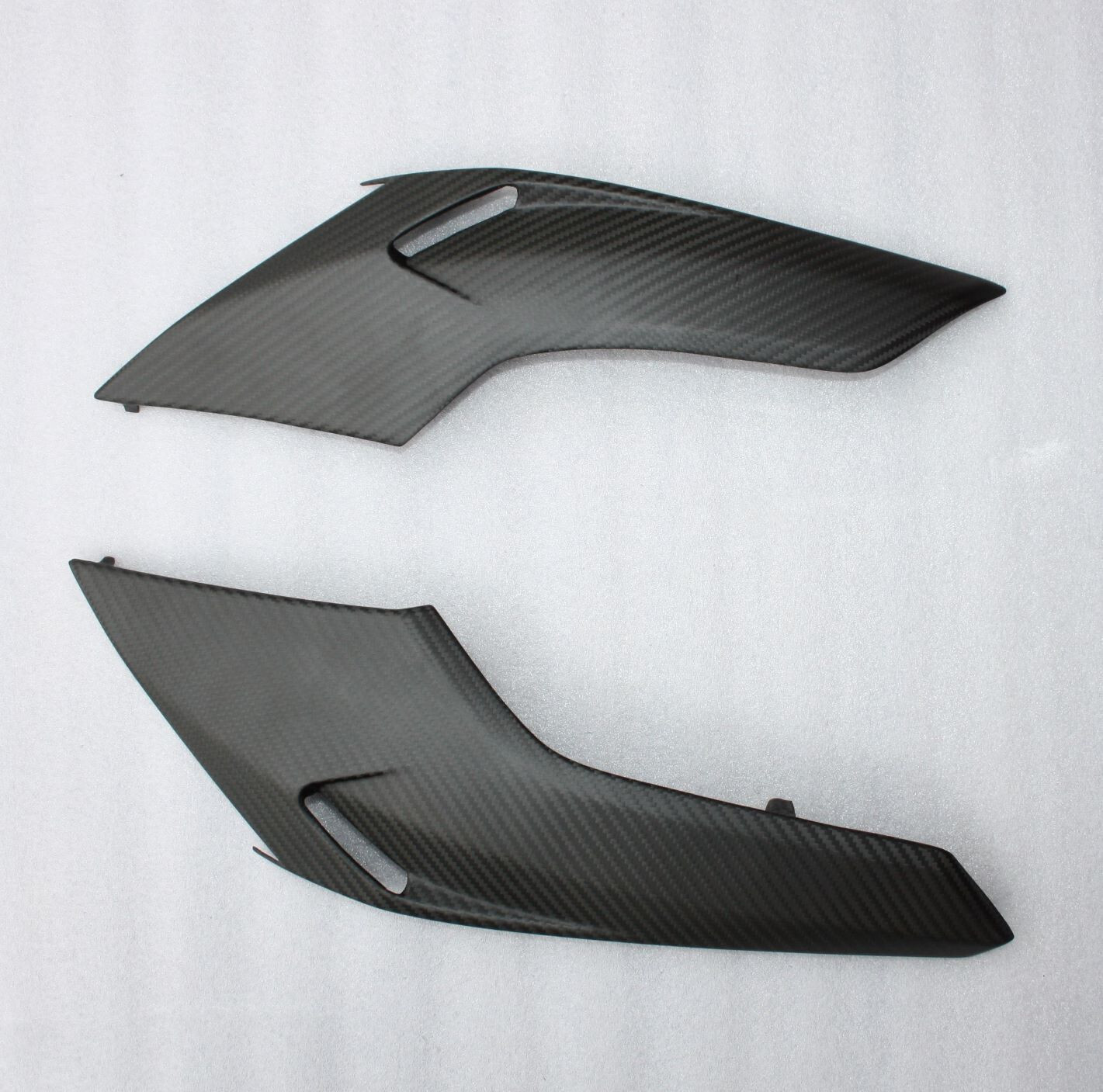 Flancs de sabot Street Triple 765 100% carbone tressé mat haute finition