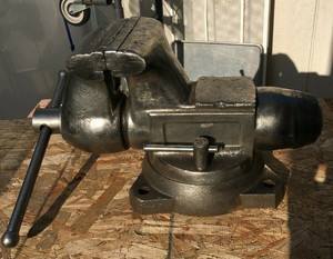 VINTAGE WILTON 6 HEAVY-DUTY BULLET BENCH VISE WITH SWIVEL 
