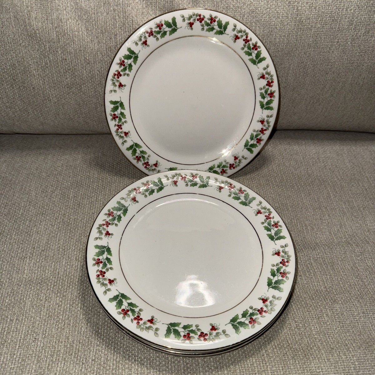 VTG GIBSON HOUSEWARES CHINA SET CHRISTMAS HOLLY BERRY Bread Dessert  Plates 7”