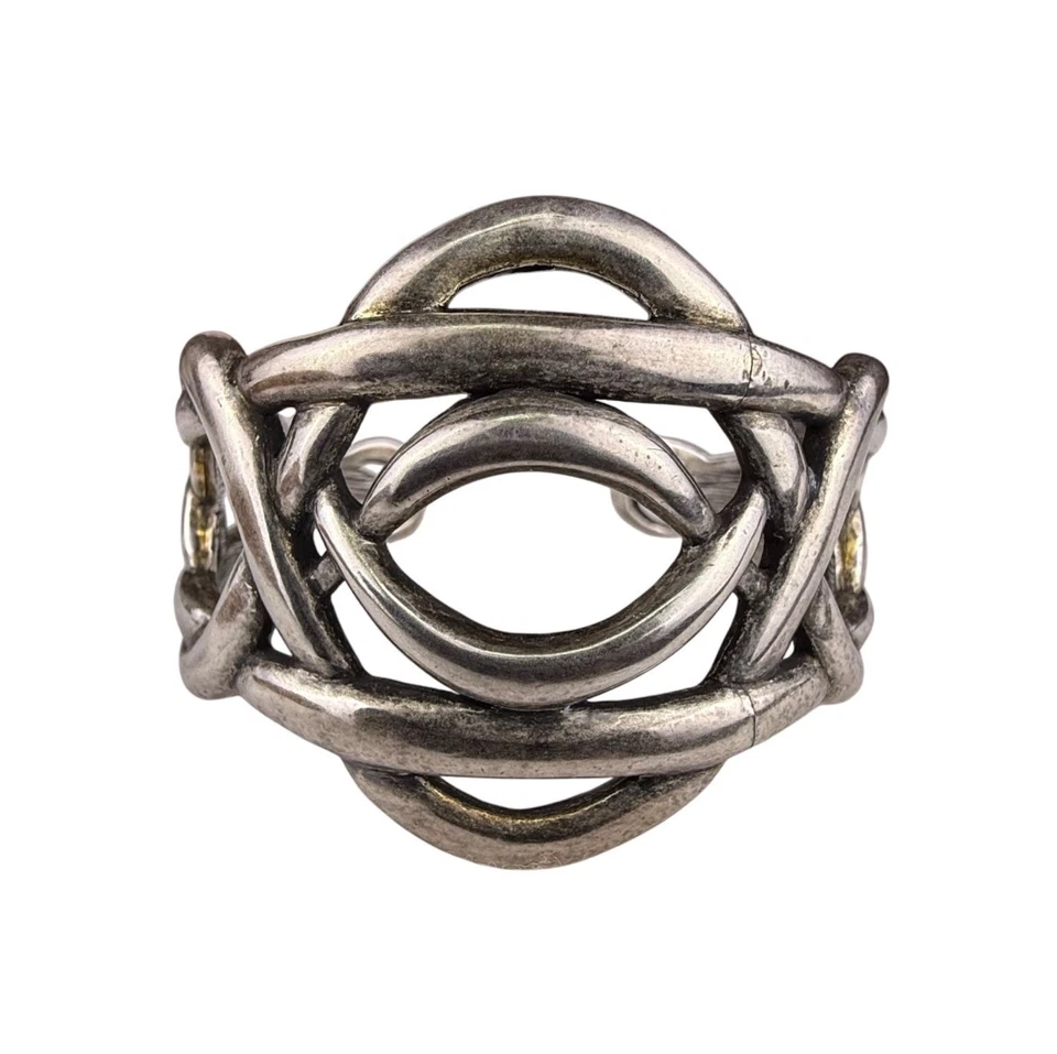 Brazalete tejido tono plata Chicos para mujer diseño artístico de metal texturizado OS Foto 3 de 4