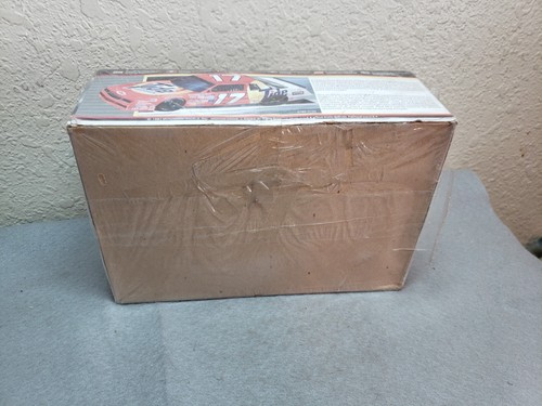 NEW Monogram NASCAR Darrell Waltrip Tide Monte Carlo Stock Car 1:24 Model Kit - Picture 4 of 5