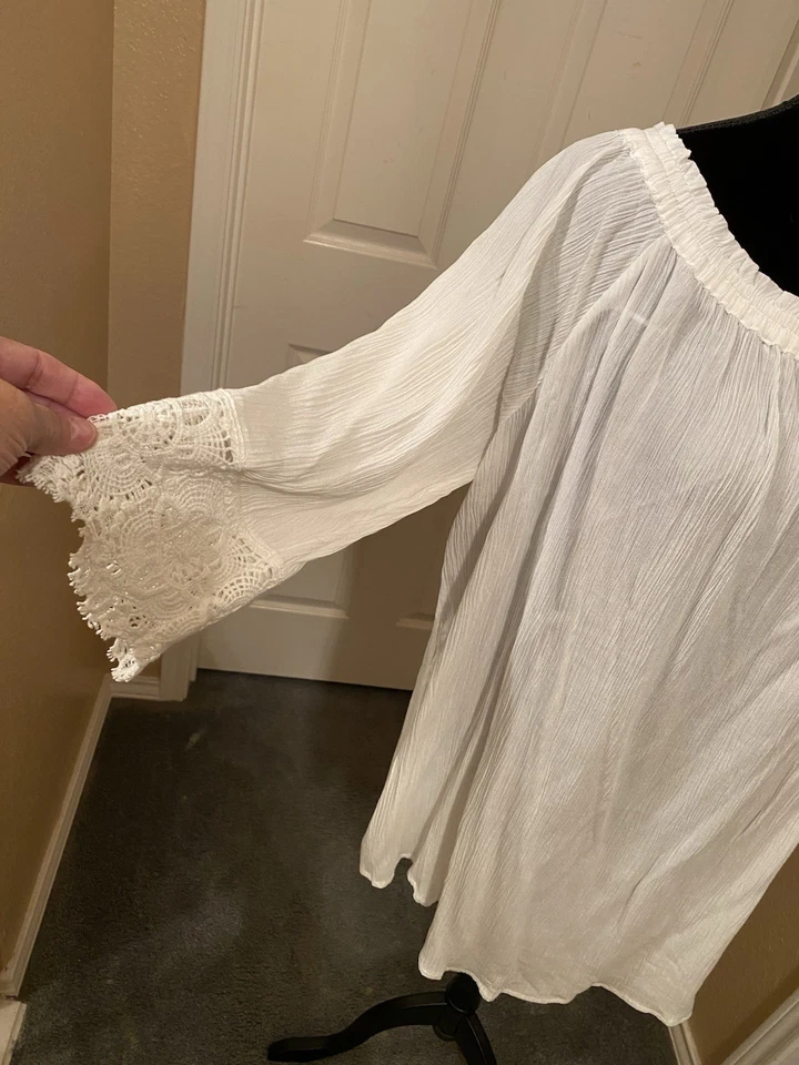 Top Chelsea & Theodore marfil detalle encaje Foto 2 de 4