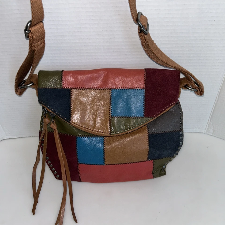 Bolso Bandolera THE SAK Cuero Genuino Retazos Color Multicolor Foto 2 de 4