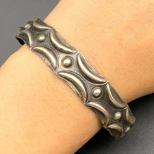 Vintage Southwestern Repousse Silver Bangle Bracelet 8"