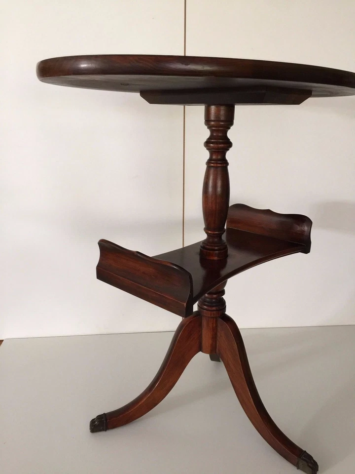 Mesa auxiliar ovalada vintage Brandt Furniture of Character caoba, 25" T x 23 3/4" Foto 2 de 4