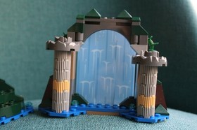 LEGO Pirates of the Caribbean Fountain Of Youth 4192 Set Only NO Minifigures Box