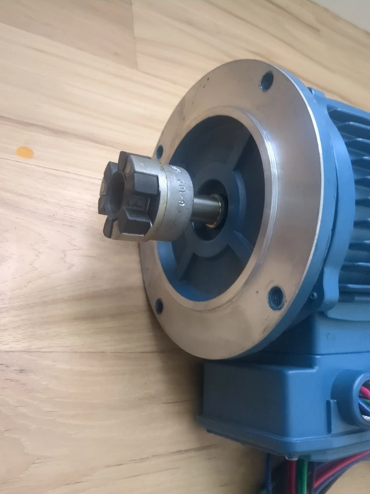 LAFERT AM71ZCA4 3-PHASE 0.75HP MOTOR 1172393 - Image 2 of 4