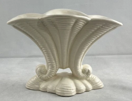 Vintage Haeger Fan Shape Shell Vase Planter Off-White Cream USA