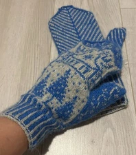 New hand-knitted wool gloves/mittens "Let it snow"