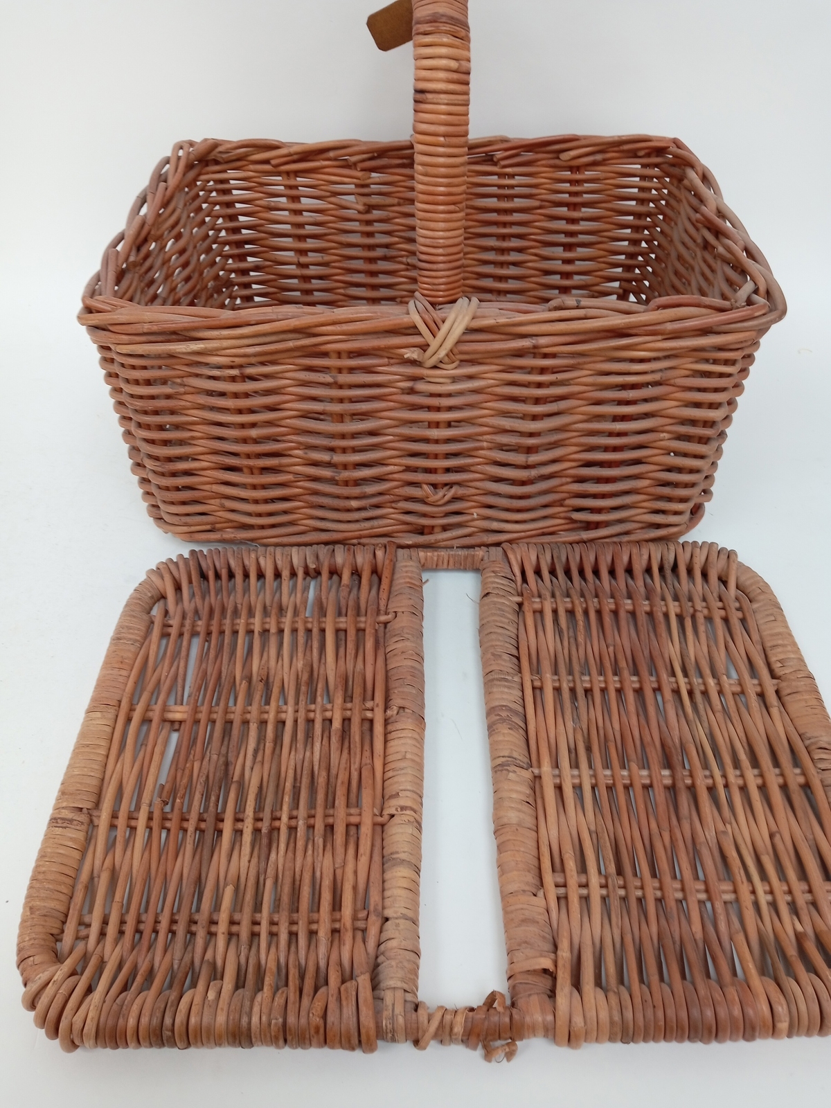 Harrods London Large Wicker Picnic Basket Light Brown Preowned 19"x15