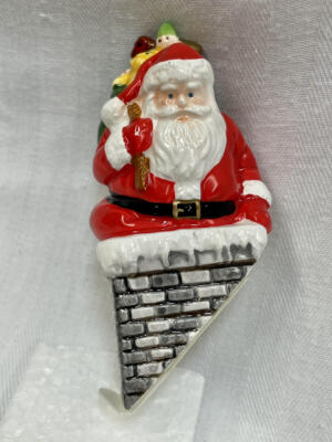 DOWN THE CHIMNEY HE GOES Santa 1990 Dept 56 Snow Village 56.51586 Mint Condition