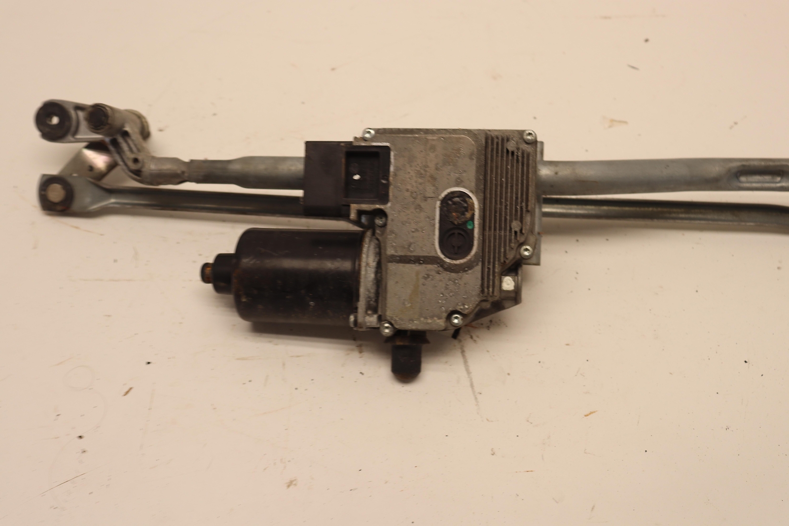 2006-2012 BENTLEY CONTINENTAL WINDSHIELD TRANSMISSION LINKAGE W/ MOTOR OEM