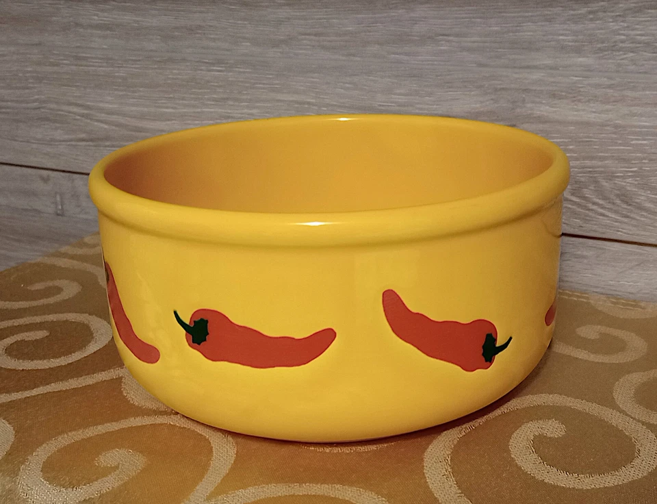 Tazón para servir salsa Waechterbach - patrón de pimientos rojos de gres cerámico de 7” x 4” Foto 2 de 4