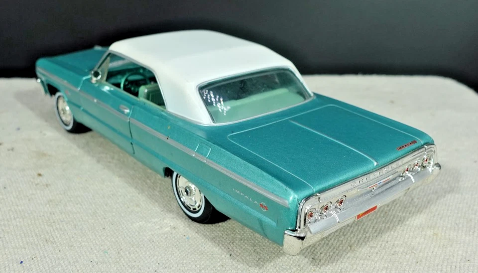 Johnny Lightning 1964 Chevrolet Impala SS 1/24 - Image 4 of 4