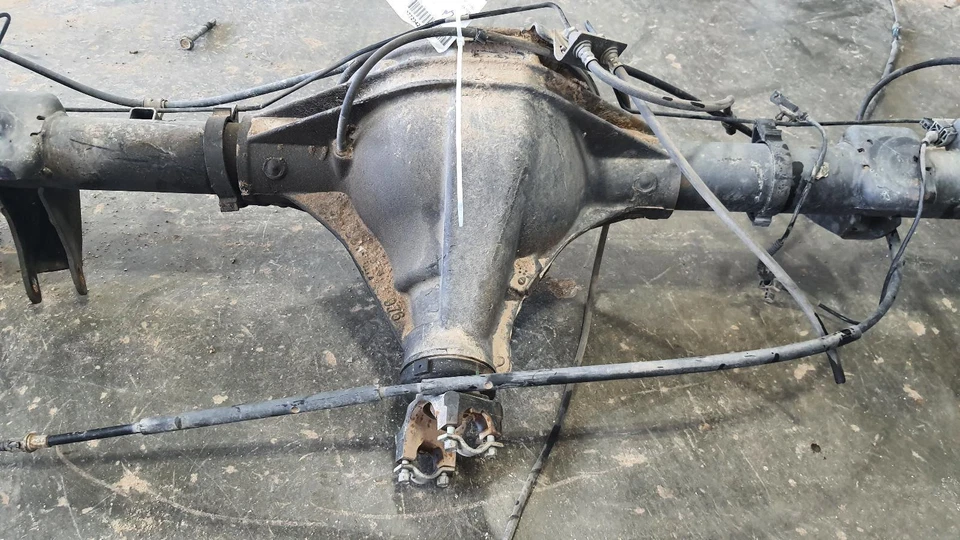 2015-2018 SILVERADO 1500 Rear Axle Assembly 6.2L, (9.75" ring gear), 3.23 gear Foto 2 de 4