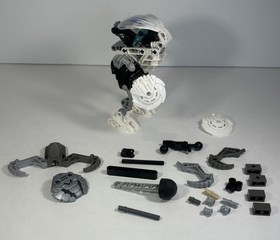 LEGO Bionicle Kohrak (8565) MOSTLY Complete w Mask & Rubber Band Extra Parts