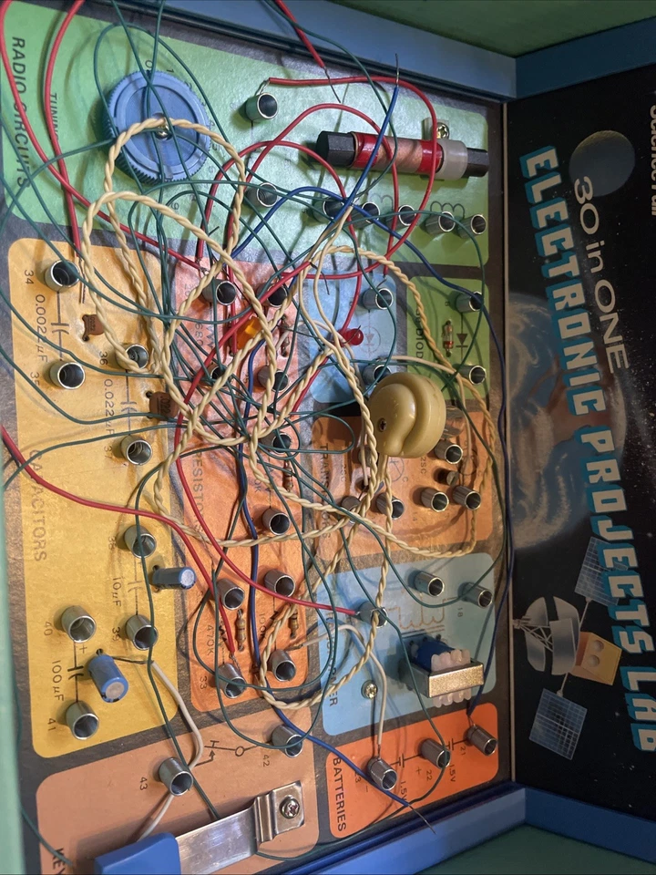 Science Fair. 30 In one Electronic Projects Lab Vintage - Image 4 of 4