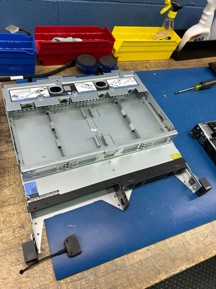 F/S 7D1X SE350 D-2143IT 2X32GB 1XM.2 5300 960GB 1X A2 PCIe 16GB IN E2 ENCLOSUR - Image 3 of 4