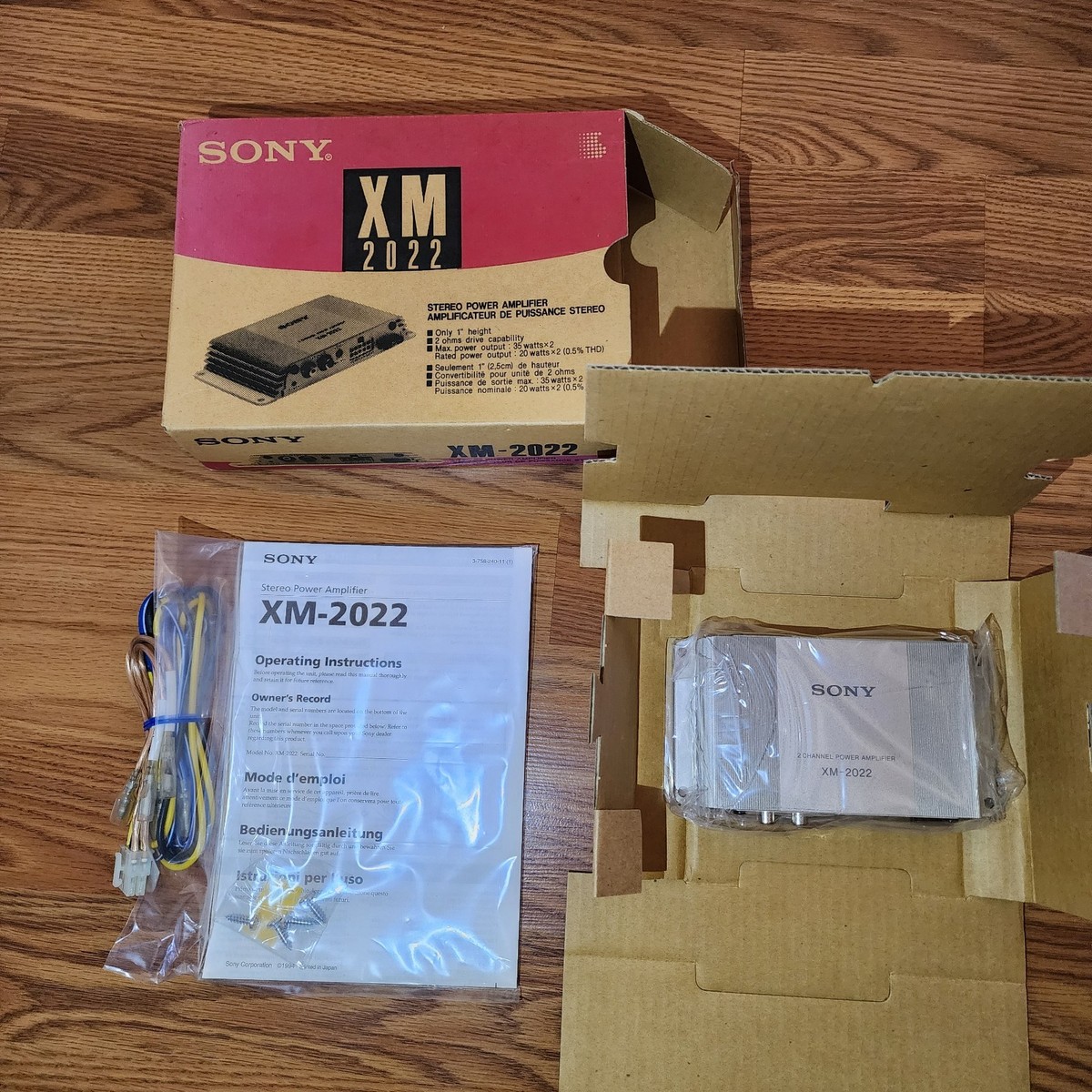 SONY CFM-22 新品未使用品　元箱　説明書　保証書　電池４本付き Vintage SONY XM-2022 2 Channel Power Amplifier Amp Japan Made Car