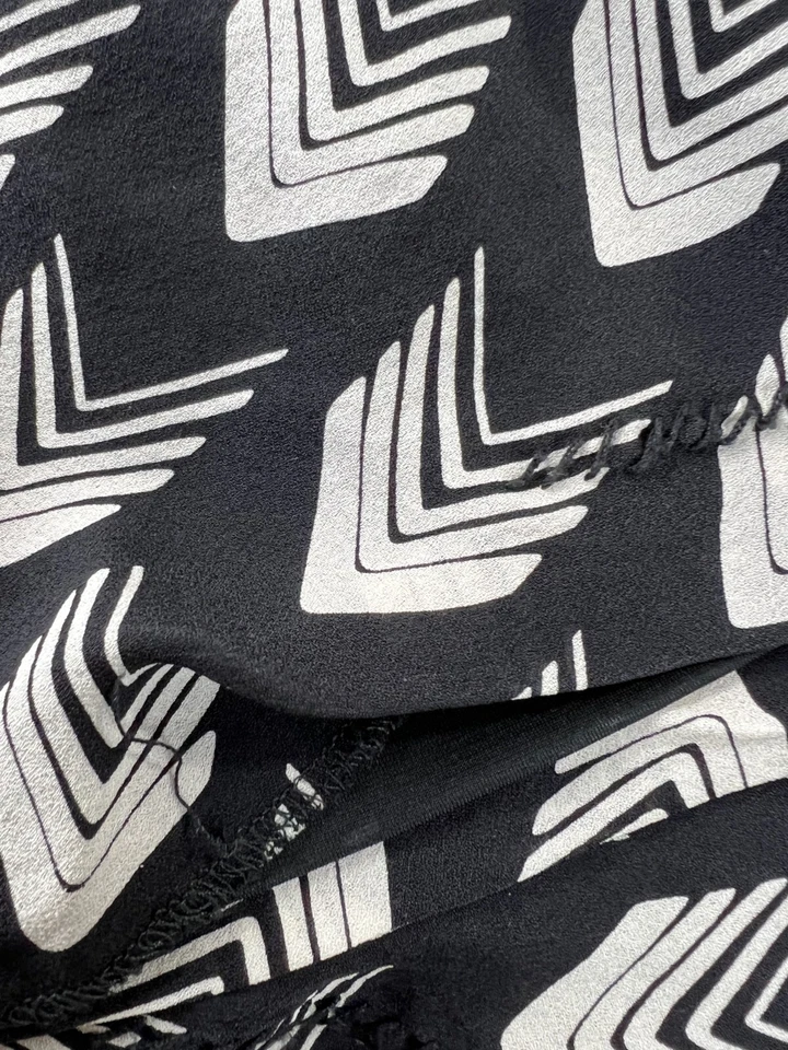 Rag & Bone Silk Crepe Gayatri Shift Dress Size Medium Chevron Print - Image 4 of 4