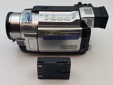 *UNTESTED* JVC GR-DVL220U Mini DV Camcorder 700x Digital Zoom - Silver