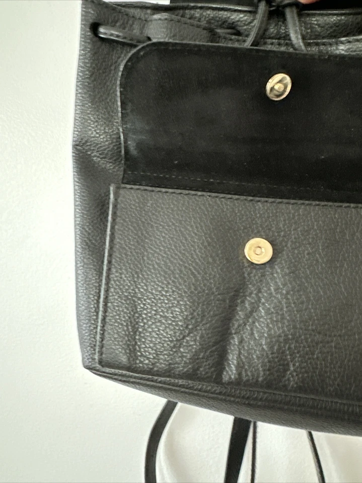 Mochila de cuero Furla pequeña negra genuina hecha en Italia EXL usada Foto 4 de 4