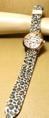 Geneva~Quartz Leopard Print Band Large Round Face Numbers Women's Watch