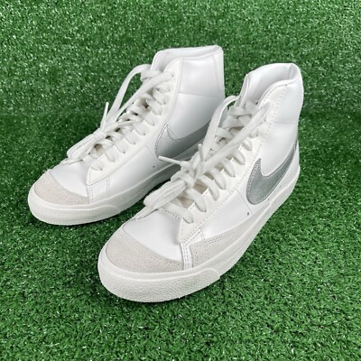 WMNS NIKE BLAZER MID 77 SUMMIT WHITE-METALLIC SILVER SZ 9.5