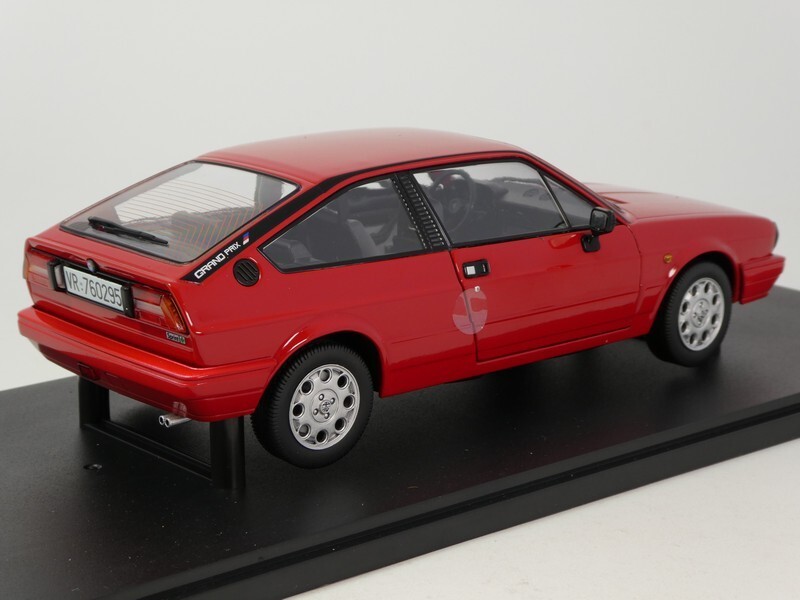 1/18 アルファロメオ スプリント 1.5 グランプリ 1986 レッド 1/18 アルファロメオ スプリント 1.5 グランプリ 1986 レッド