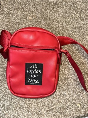 Nike Sportswear Essentials 1L Hip Pack, Small - Red